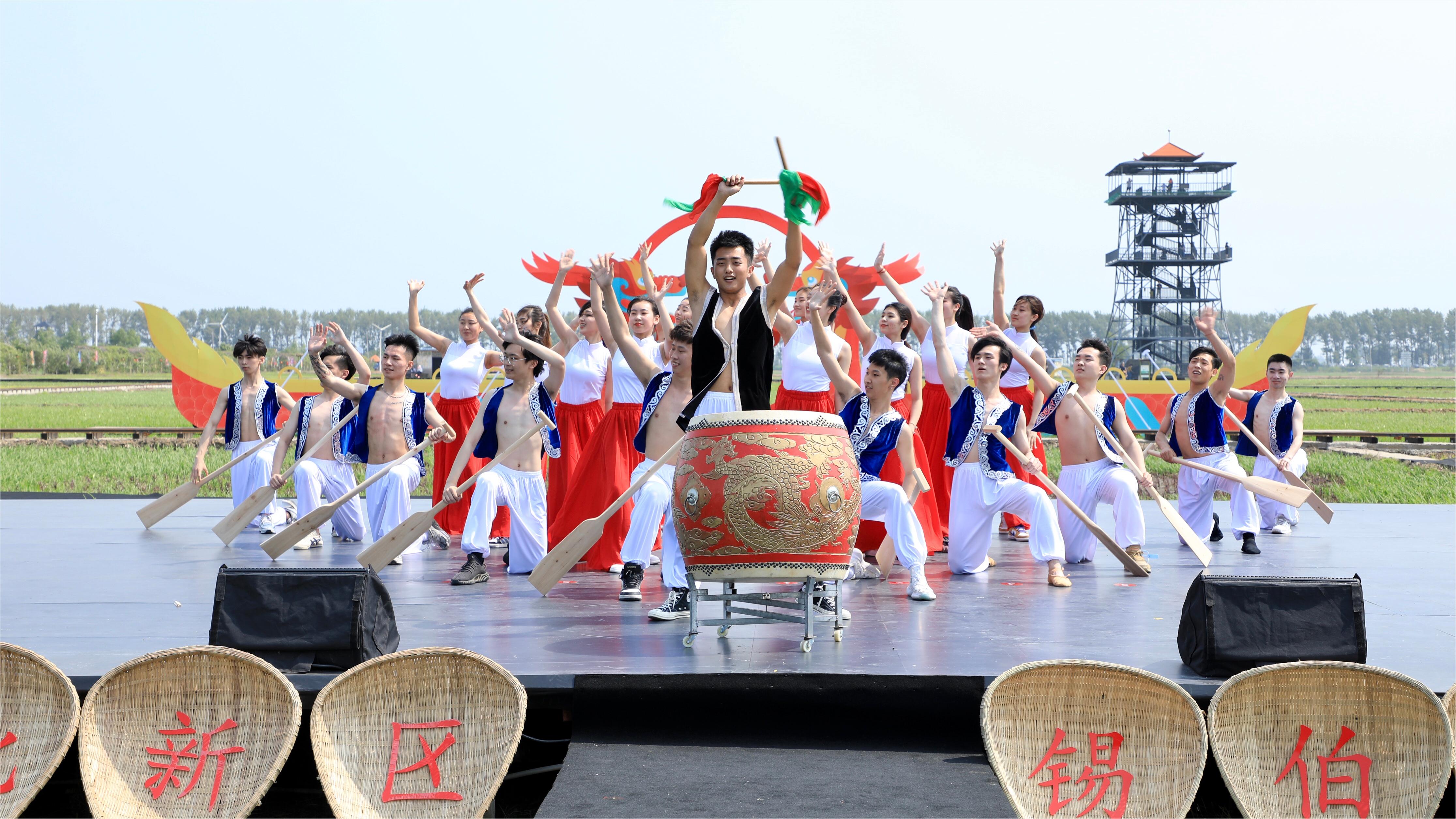 原創(chuàng  )史詩(shī)實(shí)景演出第三幕賽龍奪魁