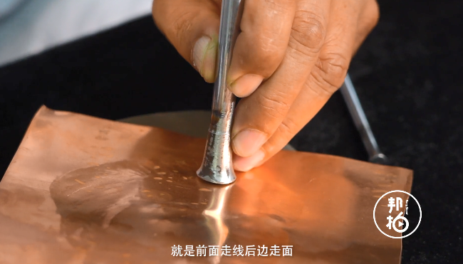 陳氏浮雕的鏨刻工藝，是金屬和美學(xué)的硬核碰撞！