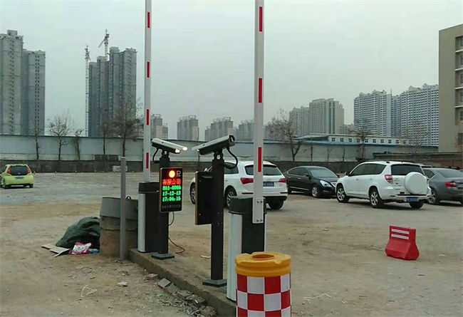 眾美鳳凰城外圍停車(chē)場(chǎng)